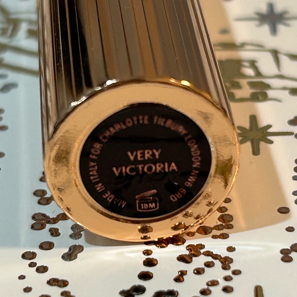Charlotte Tilbury Matte Revolution Lipstick Very Victoria full size - Picture 3 of 3